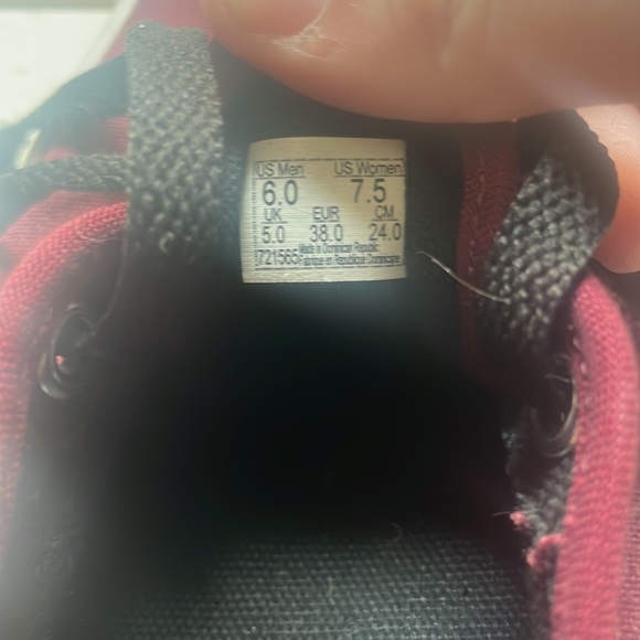 maroon low top vans - Picture 4 of 4